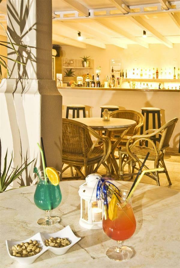 Strogili - Adults Only Kamari (Santorini)